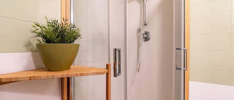 Classic Condo | Bathroom