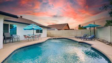 Kolam renang outdoor