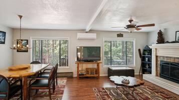 House, Berbilang Katil, Patio, Mountain View (Mary's Way Strawberry) | Bahagian dalam