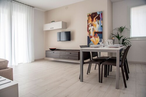 CAMELOT APARTMENT RED6