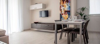 CAMELOT APARTMENT RED6