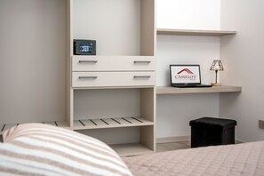 1 室のベッドルーム、WiFi、ベッドシーツ、車椅子でアクセスできる設備