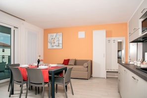 Interior - CAMELOT APARTMENT RED8 (VERONA)