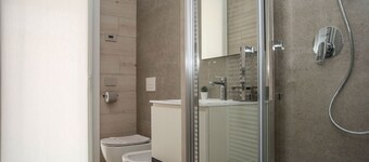 CAMELOT APARTMENT RED5