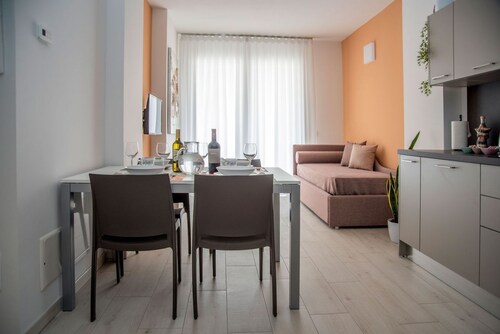 CAMELOT APARTMENT RED5