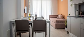 CAMELOT APARTMENT RED5