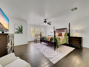 House, Multiple Beds, Pool Access, Pool View (La Pryor Gilbert) | 4 bedrooms, individually decorated, individually furnished, bed sheets