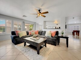 House, Multiple Beds, Pool Access, Pool View (La Pryor Gilbert) | Living area