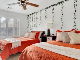 House, Multiple Beds, Pool Access, Pool View (La Pryor Gilbert) | 4 bedrooms, individually decorated, individually furnished, bed sheets