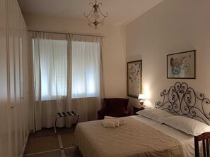 1 bedroom, in-room safe, desk, iron/ironing board