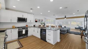 Rumah, Beberapa Tempat Tidur, patio, pemandangan gunung (Boulder Apache Junction) | Dapur pribadi | Mesin pembuat kopi/teh