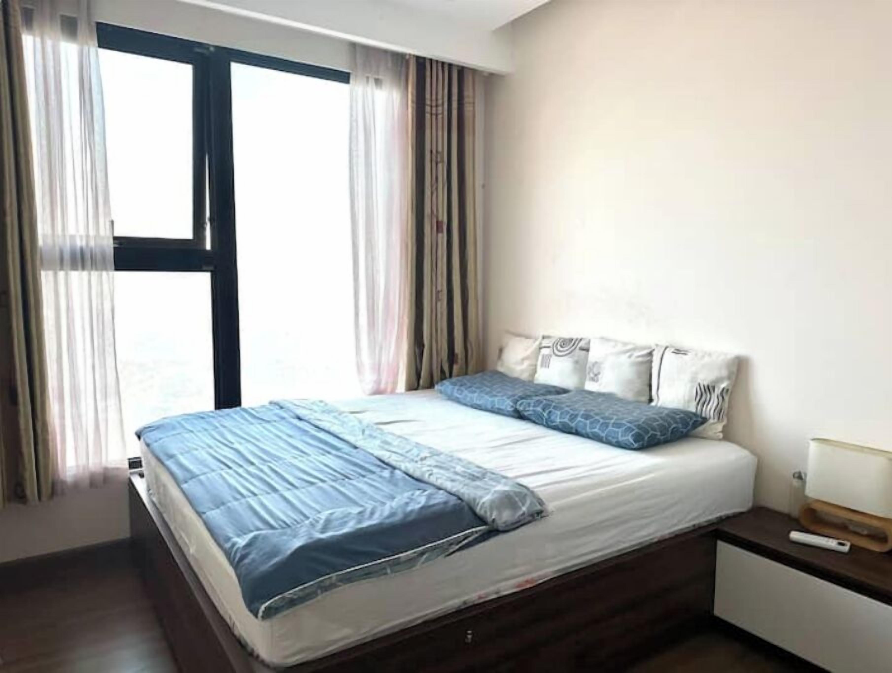 2 chambres, coffres-forts dans les chambres, bureau