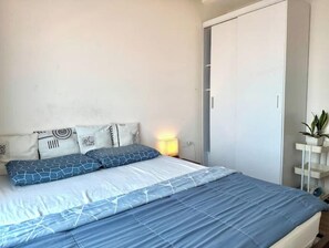 2 bedrooms, in-room safe, desk, iron/ironing board