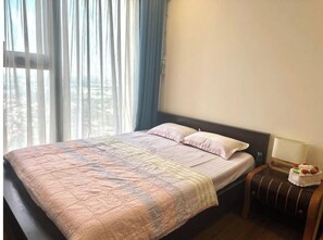 2 habitaciones, caja de seguridad en la habitación y escritorio 