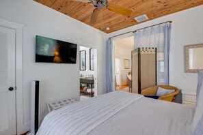 4 bedrooms, iron/ironing board, WiFi - Meadows Manor | Elegant Oasis with Private Pool (Key West)