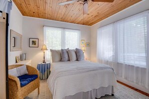 4 bedrooms, iron/ironing board, WiFi - Meadows Manor | Elegant Oasis with Private Pool (Key West)