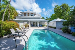 Et oppvarmet basseng