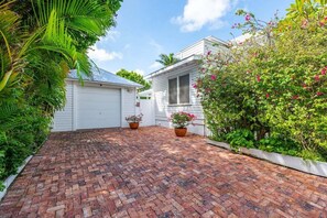 Exterior - Meadows Manor | Elegant Oasis with Private Pool (Key West)