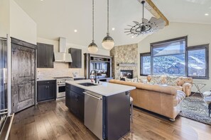 Interior - River Run Rendezvous (Keystone)