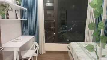 1 bedroom, in-room safe, desk, iron/ironing board