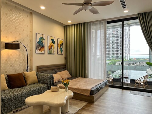 Studio apartment 35m2 in Ecopark, nice view, high speed wifi, fully furnished.