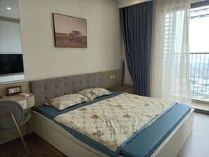 1 bedroom, desk, iron/ironing board, WiFi