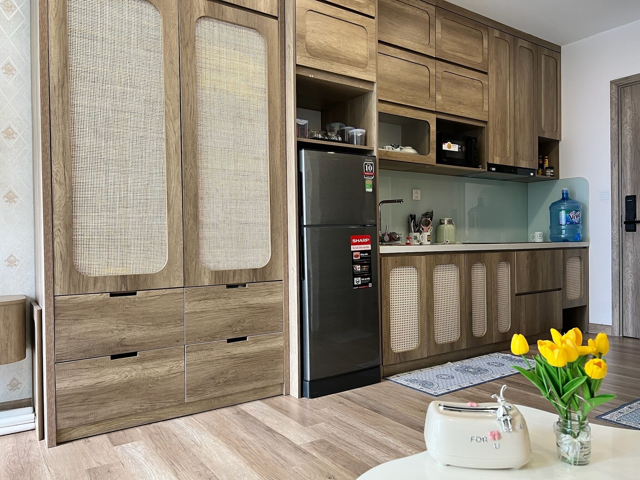 冰箱、炉灶、电热水壶、厨具/餐具