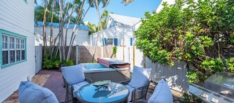 Southernmost Retreat | On Duval! With Hot Tub, Patio, & Private Parking