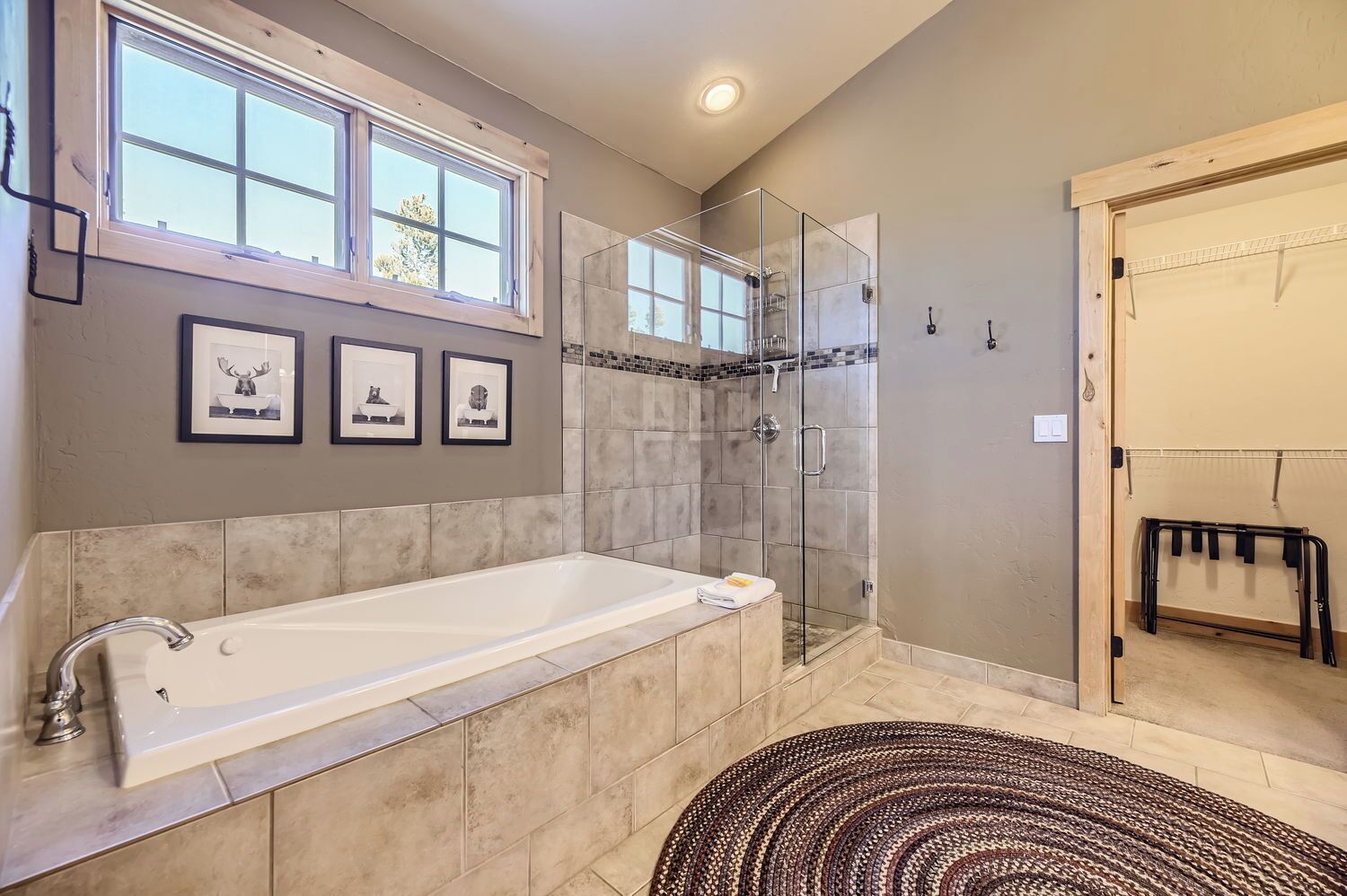 Shower, jetted bath, hair dryer, towels