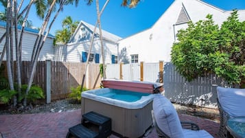 Baignoire à remous extérieure