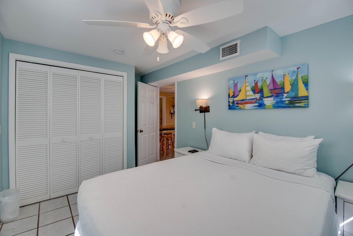 2 bedrooms, iron/ironing board, WiFi