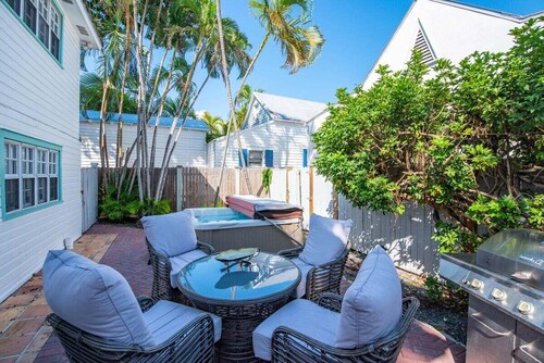 Duval Hideaway | Dog-Friendly w/ Shared Hot Tub