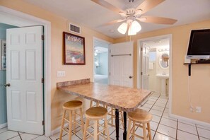 3 bedrooms, iron/ironing board, WiFi