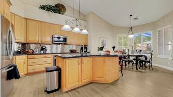 House, Multiple Beds, Fireplace, Garden View (55th Scottsdale) | Private kitchen | Coffee/tea maker