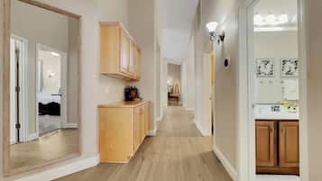 House, Multiple Beds, Fireplace, Garden View (55th Scottsdale) | Interior