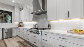 Nhà, nhiều giường, sân hiên, quang cảnh núi (Breton 3303 Flagstaff) | Bếp riêng