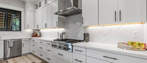 House, Multiple Beds, Patio, Mountain View (Breton 3303 Flagstaff) | Private kitchen