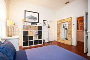 4 bedrooms, iron/ironing board, free WiFi, bed sheets