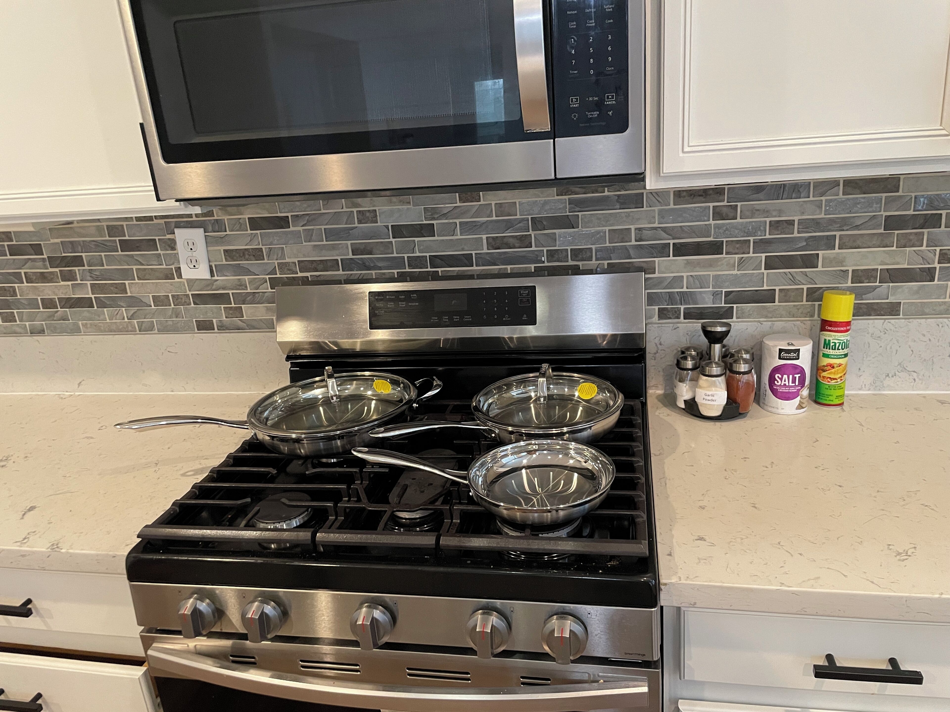 Frigorífic, microones, forn i placa de cuina 