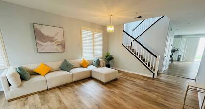 5 bds large house,Near Airport Ontario Mills,free parking,pets friendly.