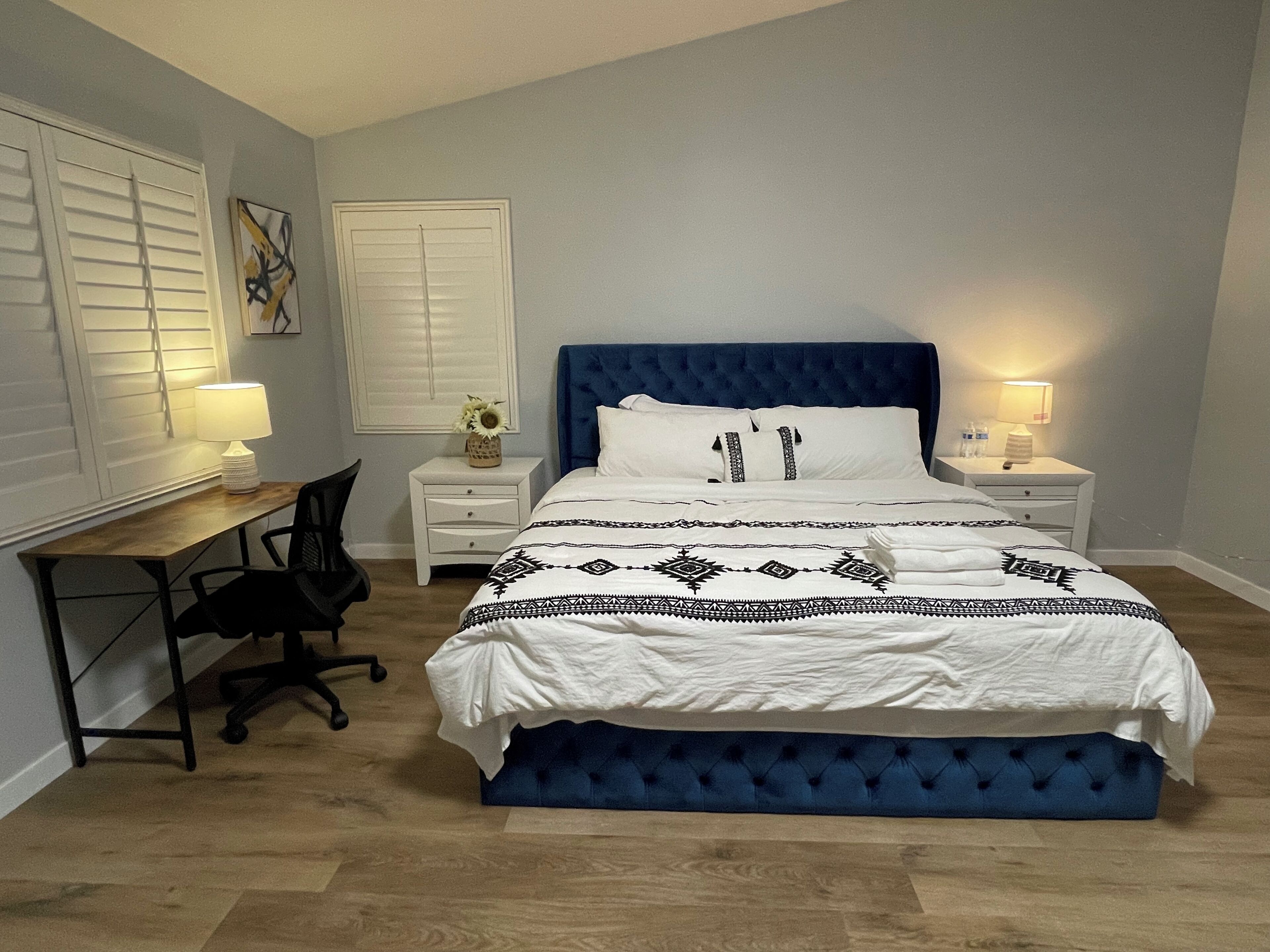 5 Schlafzimmer, Zimmersafe, Schreibtisch, Bügeleisen/Bügelbrett