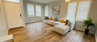 5 bds large house,Near Airport Ontario Mills,free parking,pets friendly.