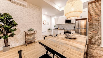 Repas dans la chambre