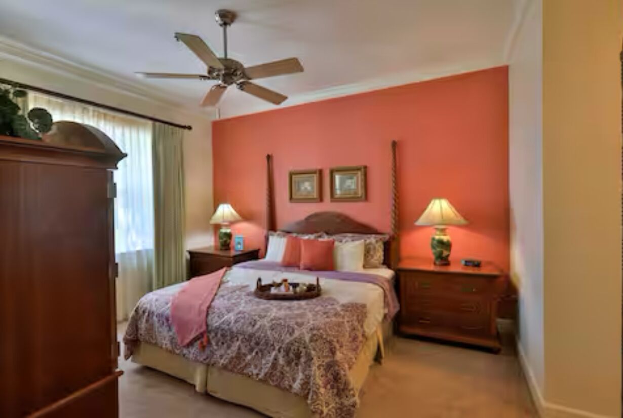2 Schlafzimmer, Schreibtisch, Bügeleisen/Bügelbrett, Reisekinderbett