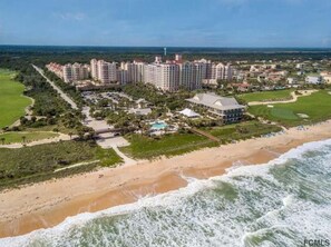 Beach nearby, sun-loungers, beach towels