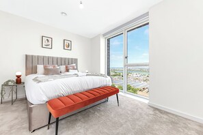 3 habitaciones, escritorio, tabla de planchar con plancha y wifi gratis 