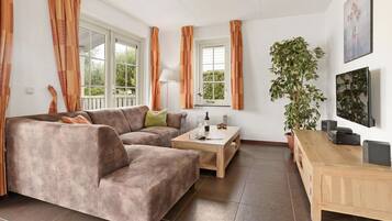 House | 3 bedrooms, individually furnished, bed sheets