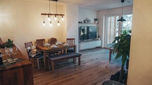 TV connectée de 160 cm avec chaînes par câble, Netflix