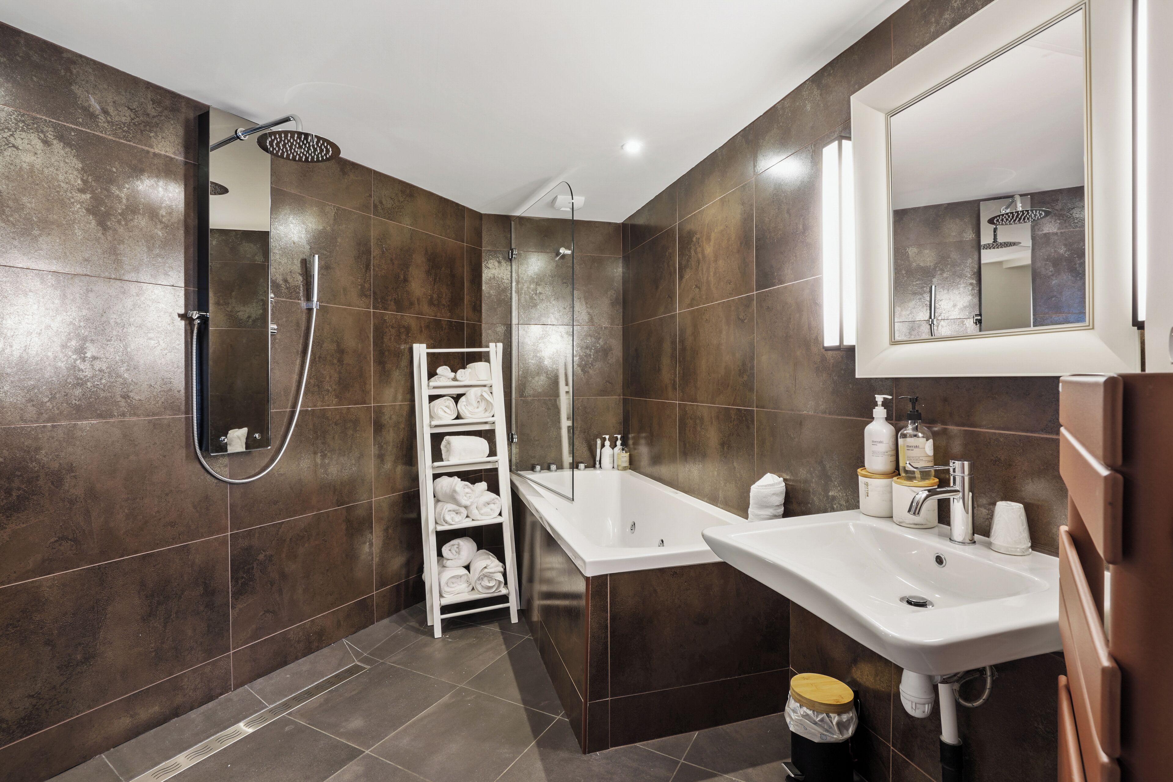 Comfort Room, mesra pergerakan, Park View | Bilik Mandi | Pengering rambut, selipar, tuala disediakan, sabun 