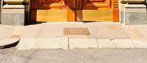 المنشأة من الخارج